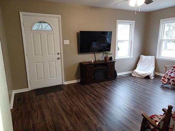 2nd image of 1640 Pell Dr