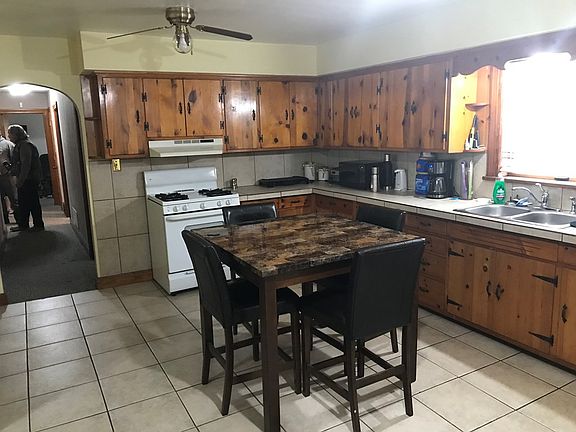 3rd image of 1828 Calhoun St
