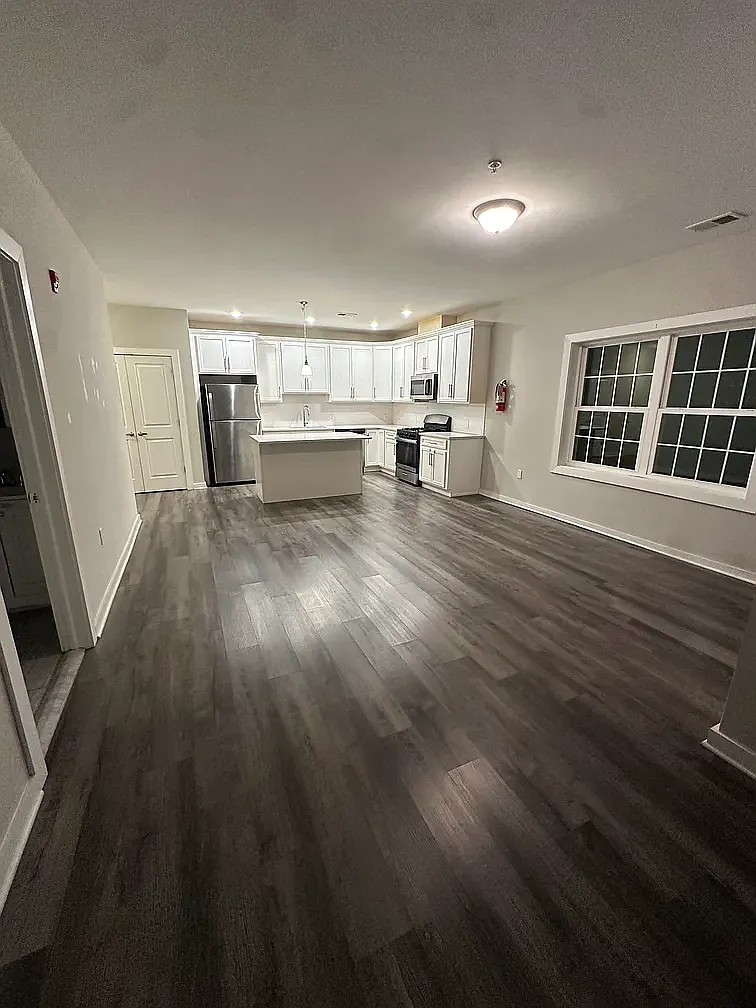 E Clay Ave — Photo 2