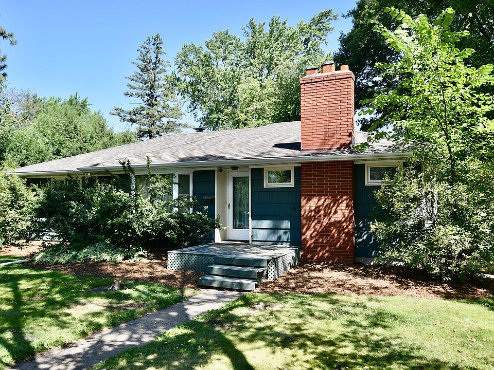 1st image of 540 3rd St SE