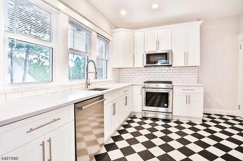 3 bed, 1.5 bath, $3,350 — Photo 3