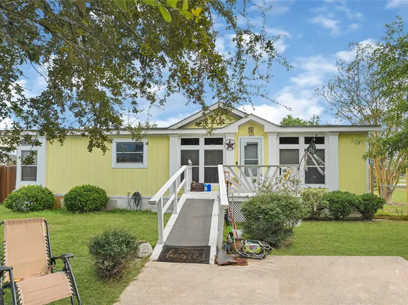 633 Crystal Ln, San Leon, TX 77539