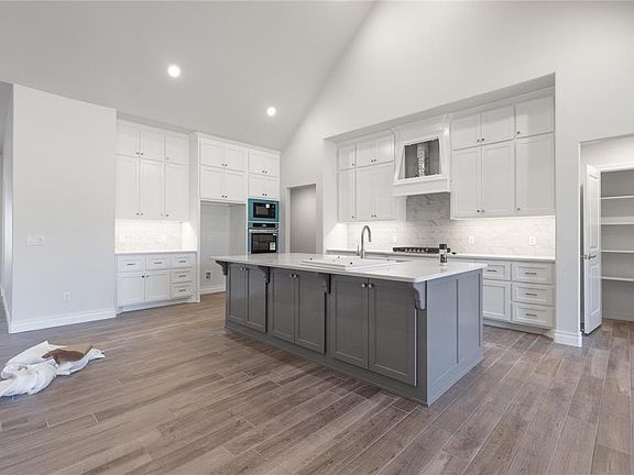 5th image of 12409 Samara Dr