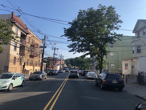 4th image of 31 Stuyvesant Ave