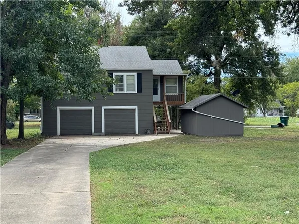 2318 Clark Ave, Parsons, KS 67357