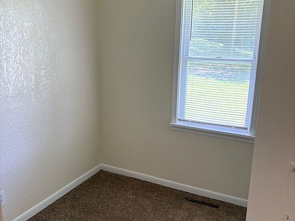 4th image of 5608 E 40th St