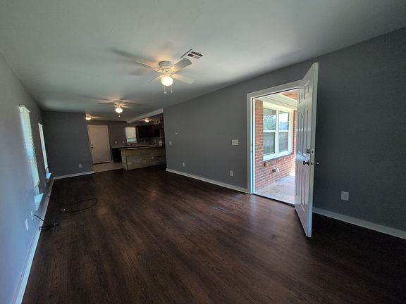4th image of 725 NE 25th St