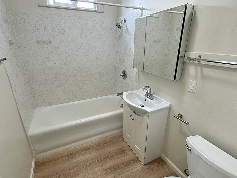2650 Franklin St — Photo 3