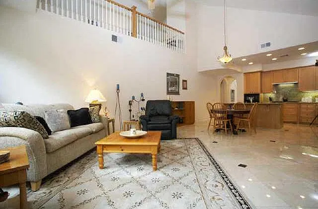 4 bed, 2581 sqft, $7,500 — Photo 2