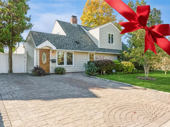 184 Spindle Road, Hicksville, NY 11801