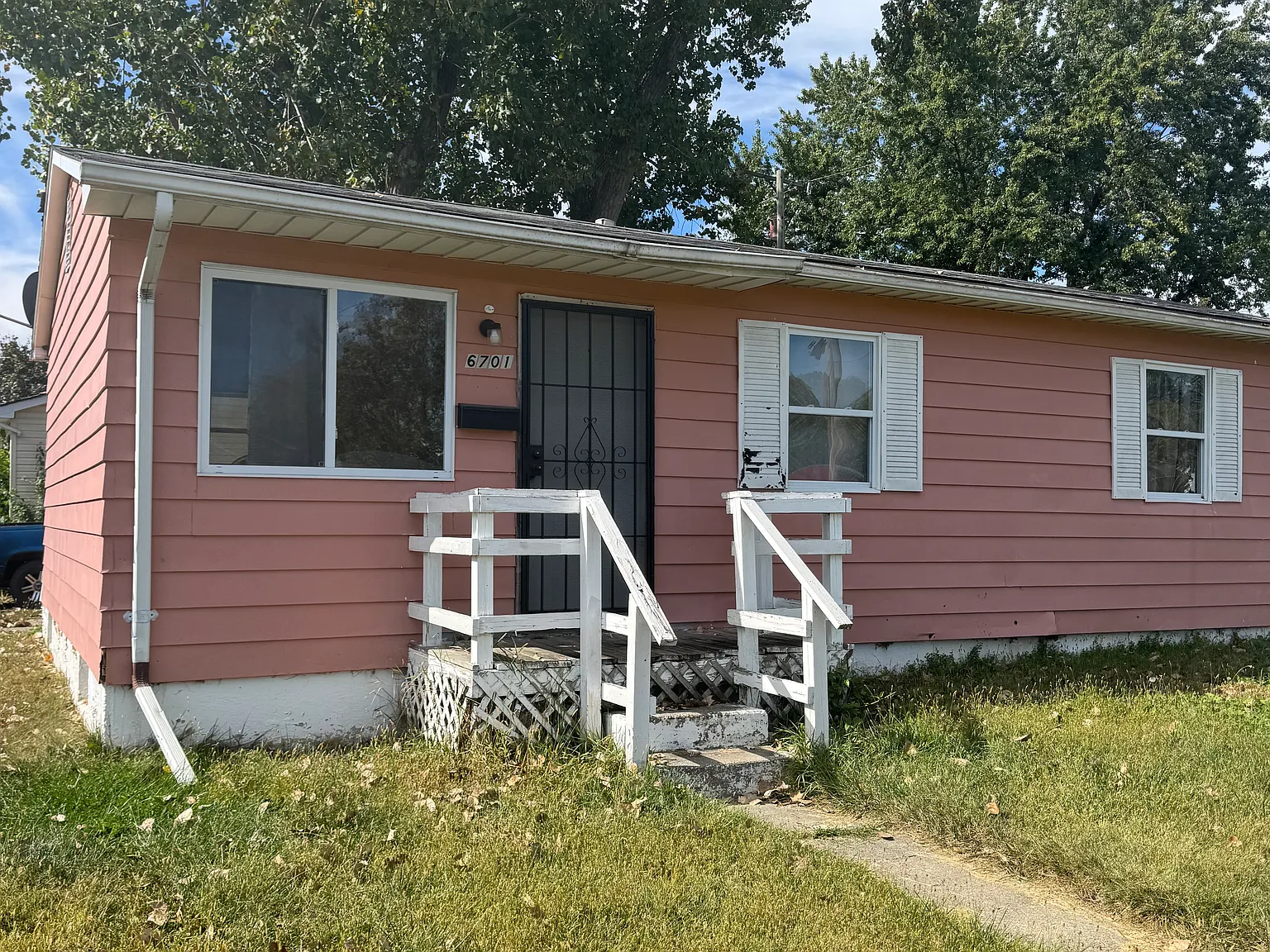 6701 Dana Ln — Photo 2