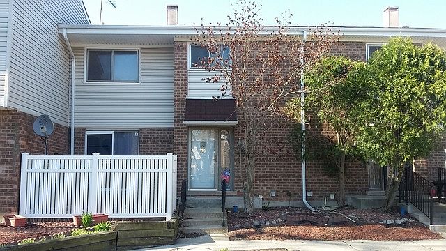 1st image of 904 White Oak Ln #904