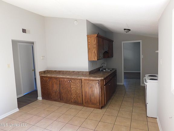 3rd image of 2655 Southbridge Dr
