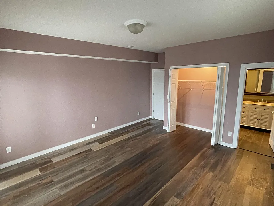 339 W 32nd St