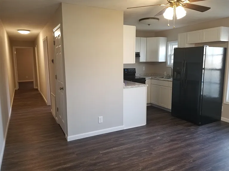 250 N Jackson St #B — Photo 9