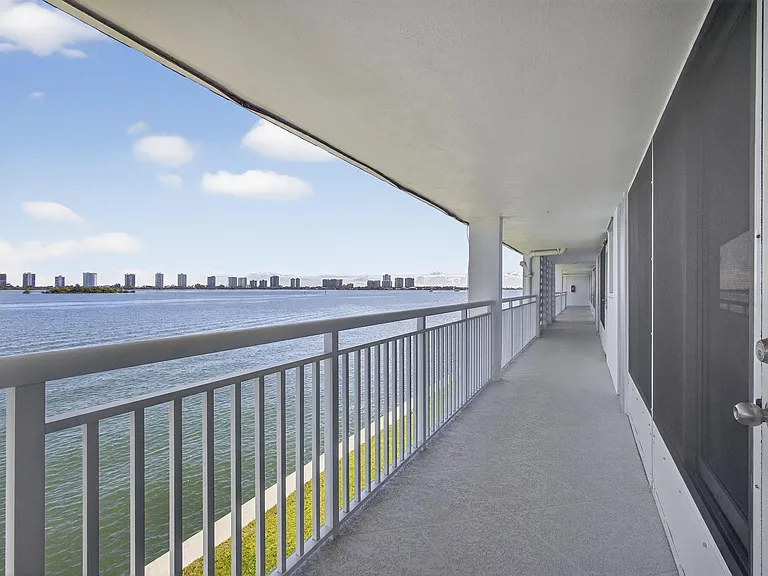 100 Shore Ct #307 — Photo 28