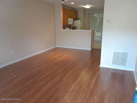 3rd image of 1325 Hampton Park Ln #1325