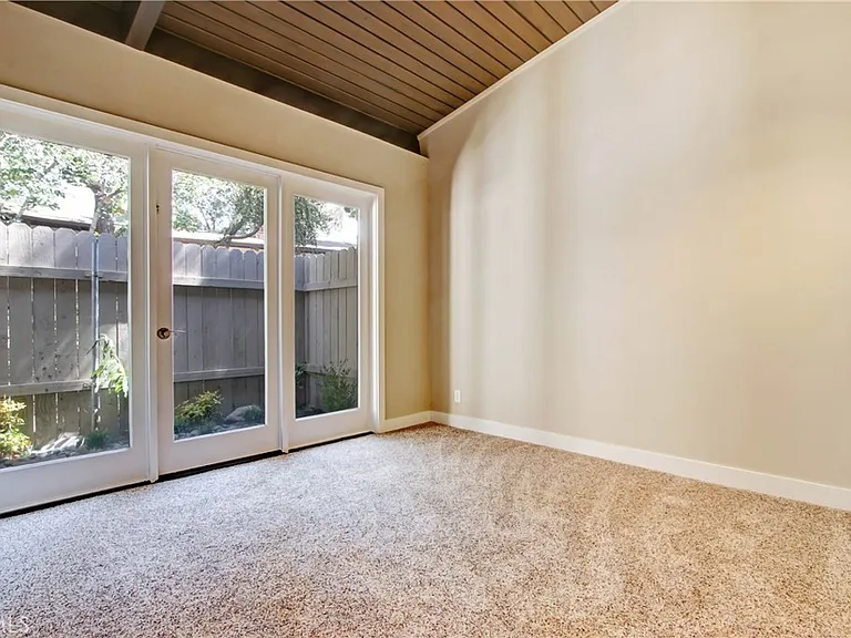 10446 Alta Loma Dr — Photo 6