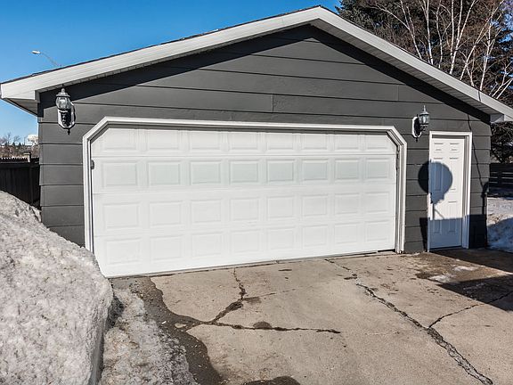 3rd image of 2622 Crescent Dr