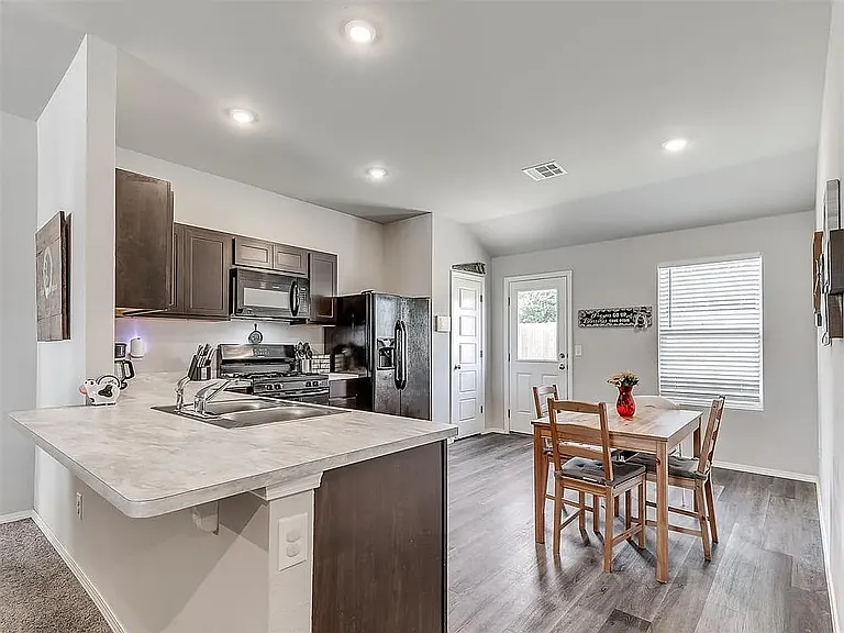 496 SE 7th Pl — Photo 3