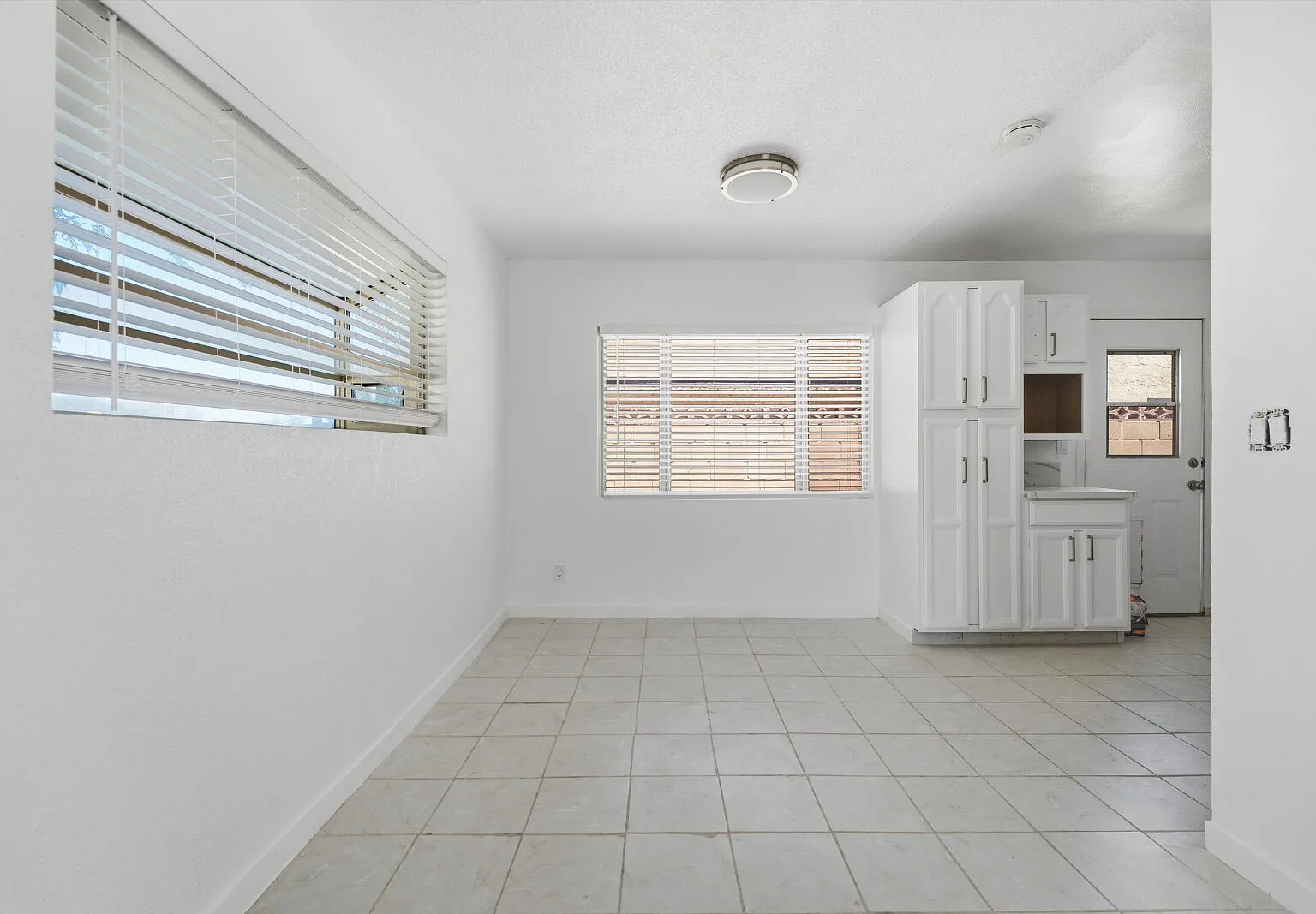 3 bed, 2.0 bath, 1014 sqft, $2,560 — Photo 4