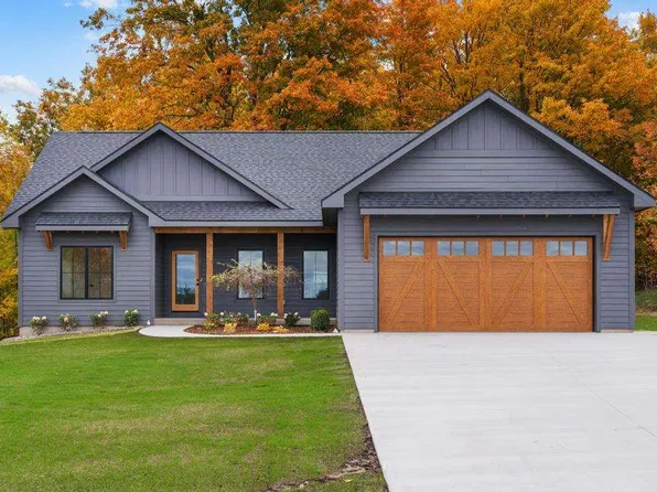 588 Harbor View Ln, Petoskey, MI 49770