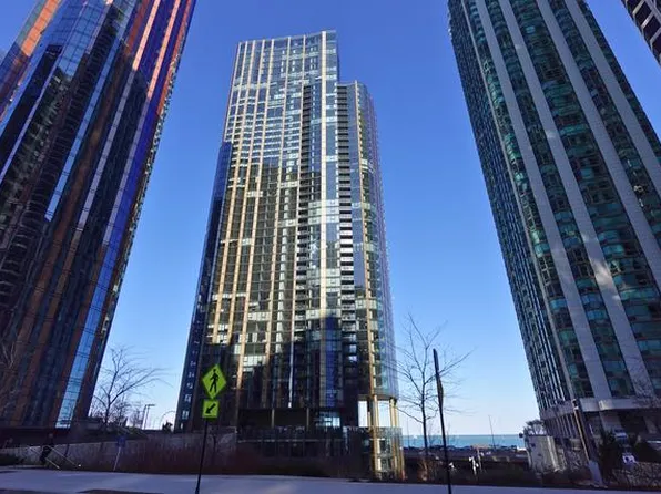 211 N Harbor Dr, Chicago, IL