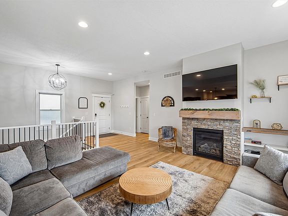 4th image of 100 Summit Cir NW