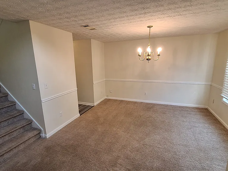 305 Shadowbrooke Cir — Photo 3