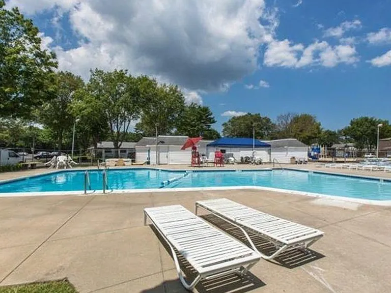 Swimming pool included in rent.
