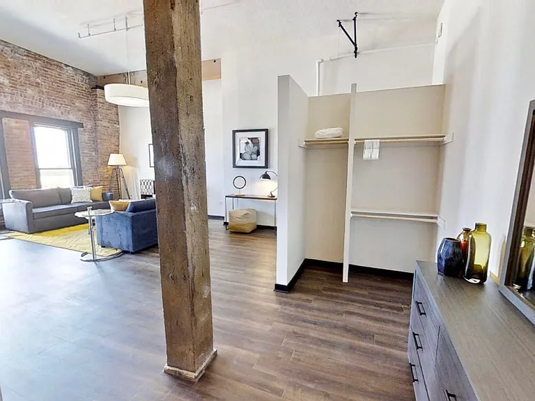 Landmark Lofts Apartments — Photo 37