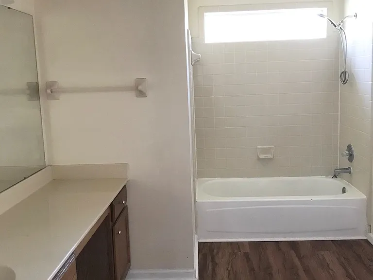 4558 Kings Grant Dr — Photo 8