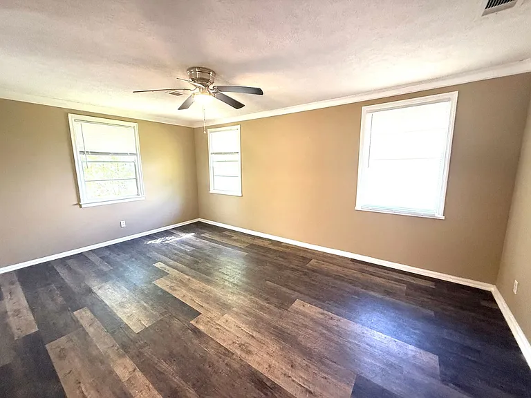 311 Bradley Dr — Photo 4