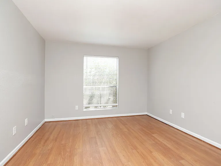 2100 Wilcrest Dr #B — Photo 8