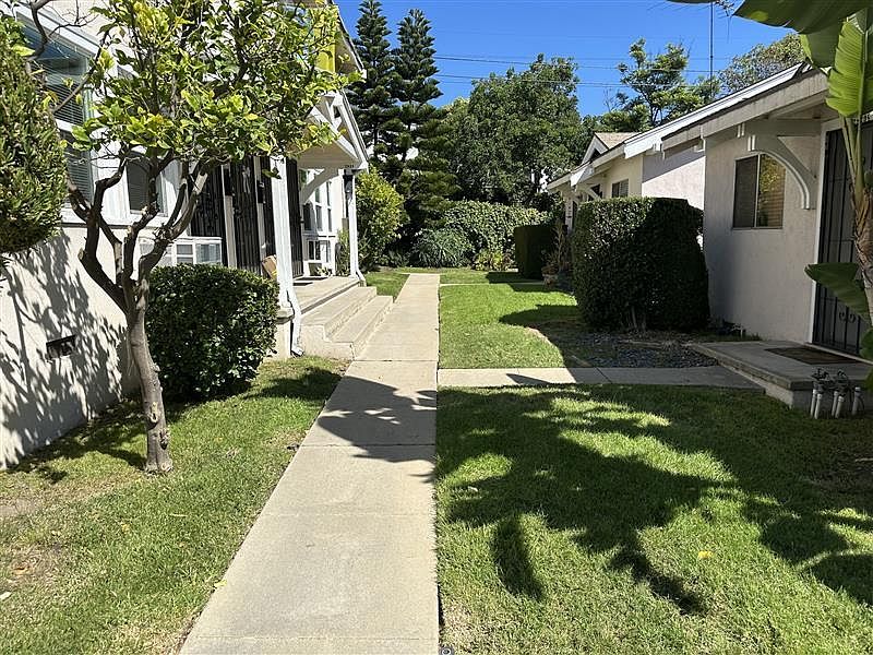 1st image of 2831 Rowena Ave #3/4