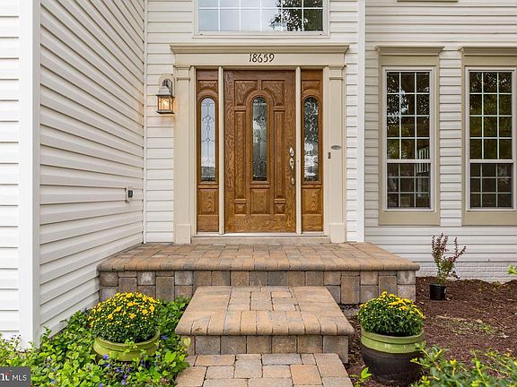5th image of 18659 Drummond Pl