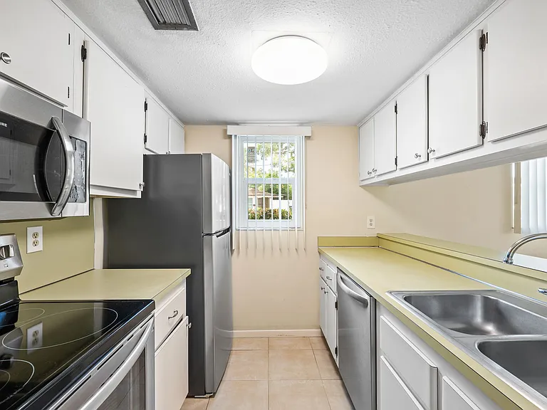 2525 W Bay Dr #A16 — Photo 12