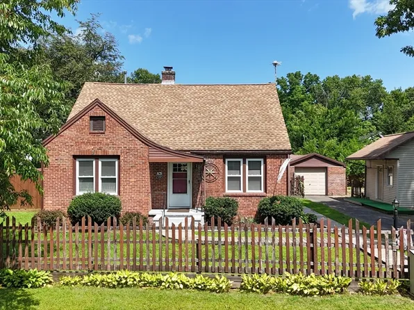 41 Park St, Feeding Hills, MA 01030