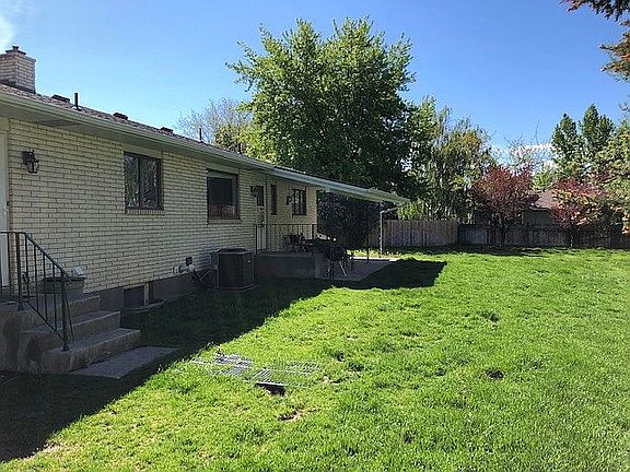 2nd image of 726 Laurelwood Ave