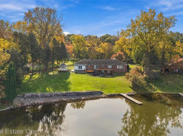 8507 Faussett Rd, Fenton, MI 48430