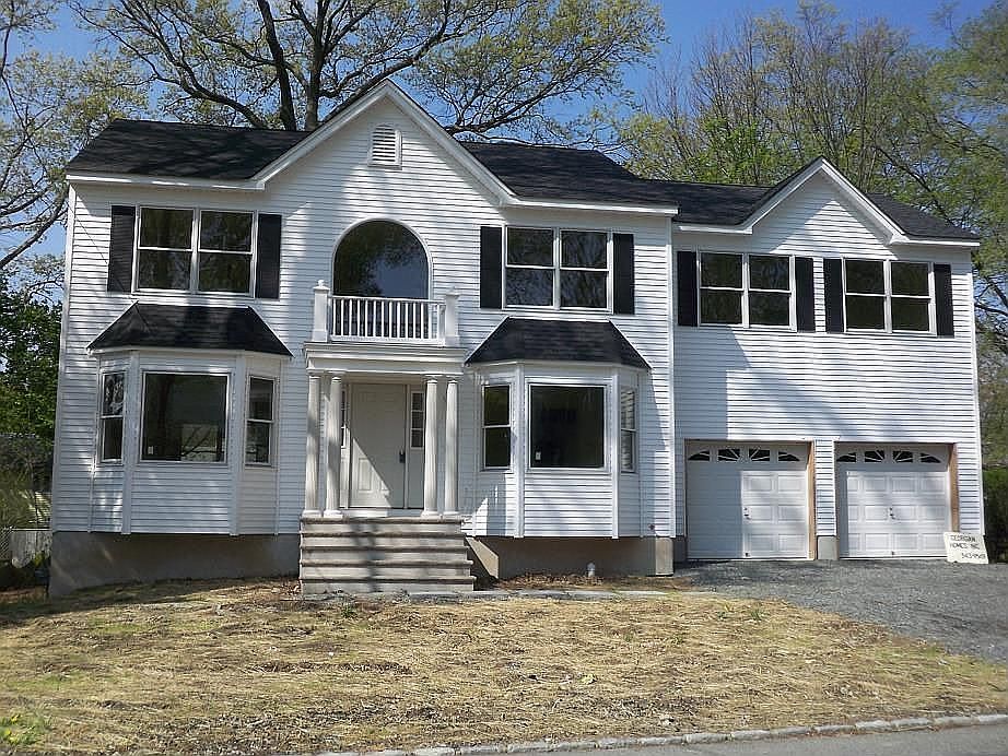 4 Bedroom Center Hall Colonial
