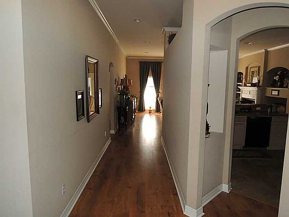 5th image of 341 Fletcher Dr