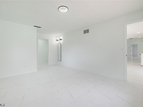 5th image of 2285 SE 28th St