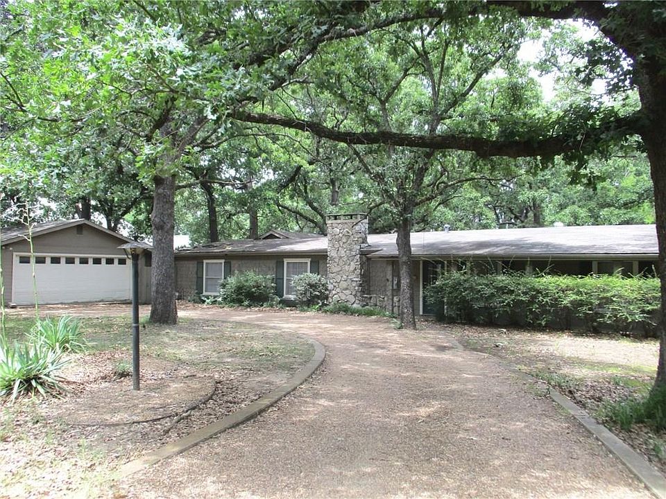 1st image of 10 Carolina Dr