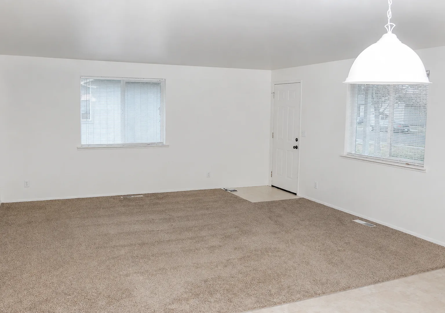 2 Bed Duplex with Fenced Yard, Covered Patio & Water Included — Photo 2