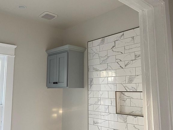 2nd image of 2165 W 27th St