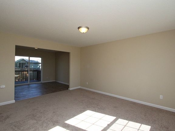 5th image of 602 Washington Ct