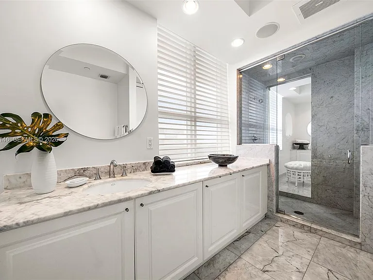 5801 Collins Ave #Penthouse 1600 — Photo 42