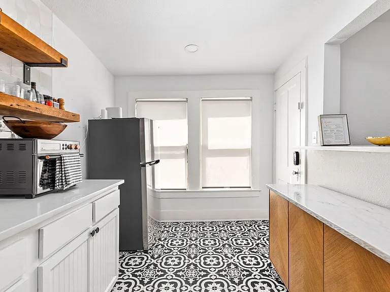 110 E Craig Pl #2 — Photo 8