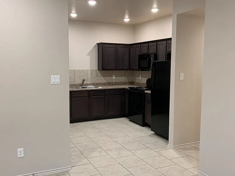 2432 FM 1113 — Photo 6